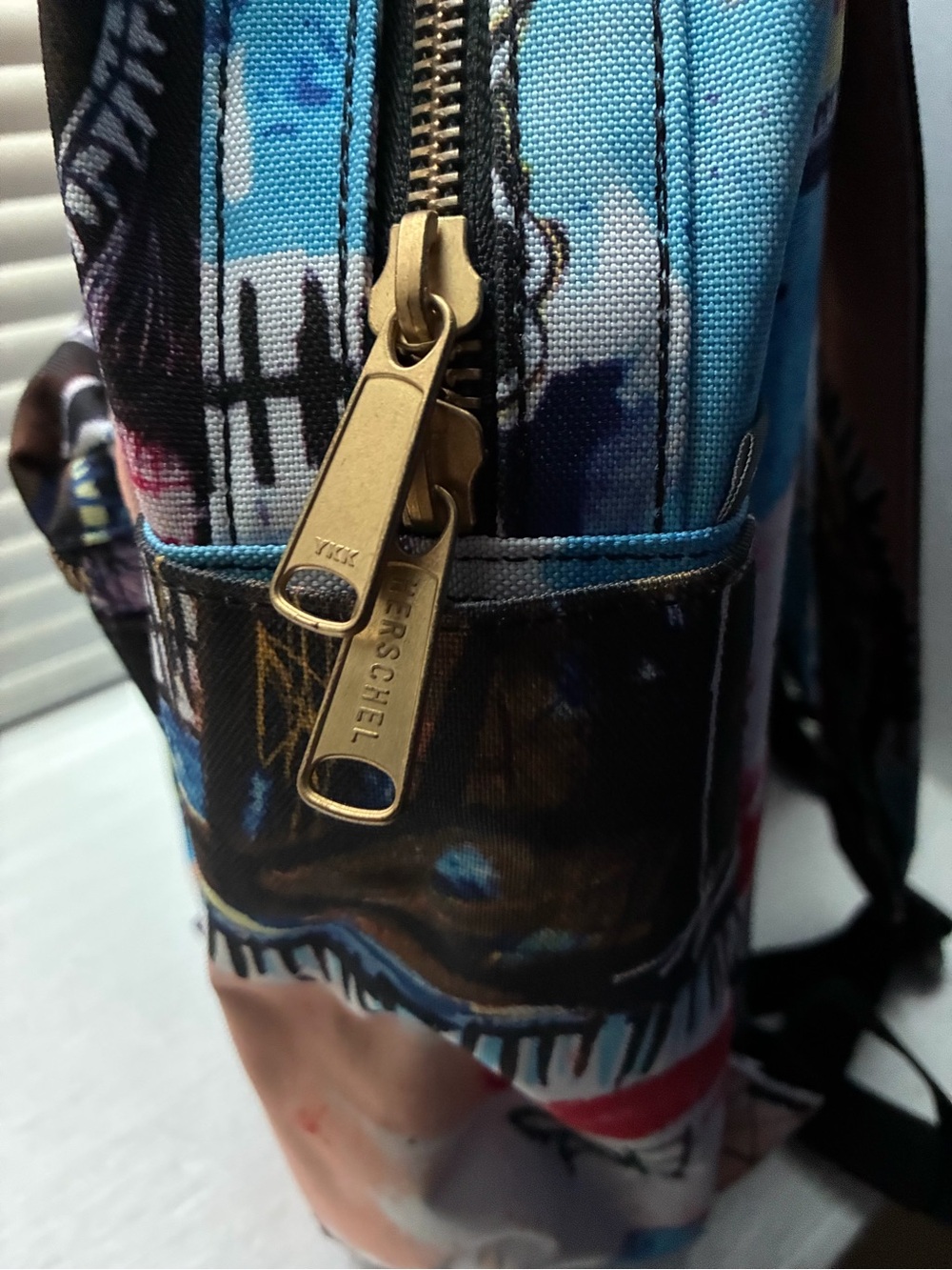 Herschel Supply Co. x Jean-Michel Basquiat Nova Mid-Volume Backpack, limited ed. - Picture 10 of 16